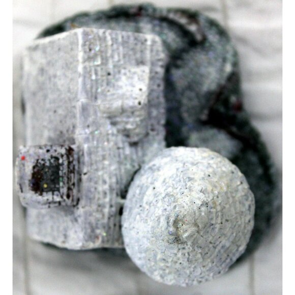 JSNY Resin Winter Gray Brick Cottage House Display Decor Christmas Flowers - Picture 5 of 7